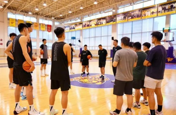A策略 广东队最新热身赛消息！再战考辛斯 三战墨尔本老虎 杜锋继续练兵