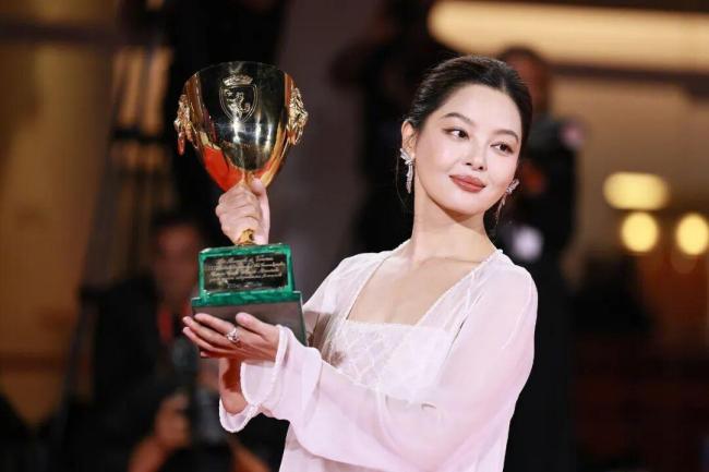 没人嘲笑辛芷蕾的野心了 梦想成真威尼斯封后